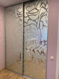 Шкаф купе встроенный в спальню